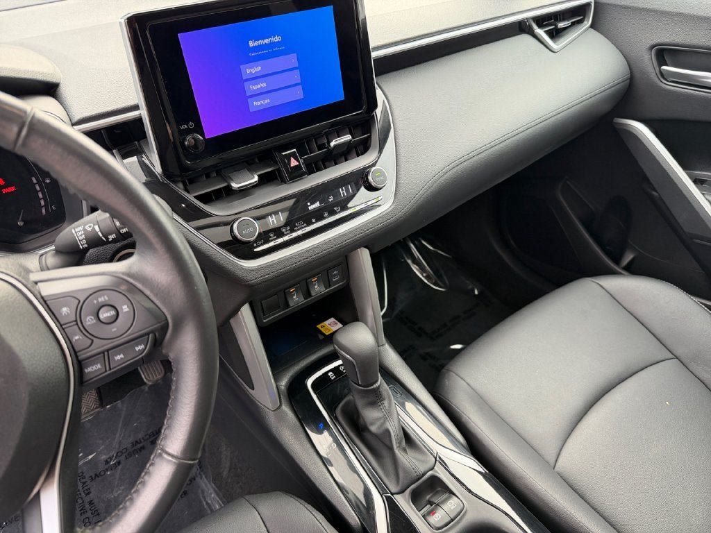 Used 2023 Toyota Corolla Cross XLE w/ Convenience Package AWD/4WD image 18