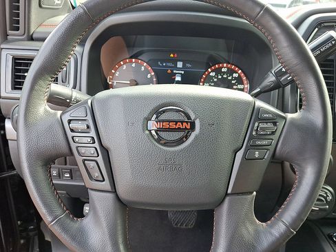 Used 2021 Nissan Titan PRO-4X w/ Pro-4x Convenience Package AWD/4WD image 8