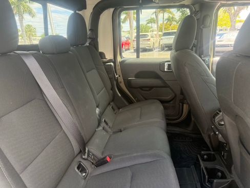 Used 2020 Jeep Gladiator Overland w/ Dual Top Group image 10
