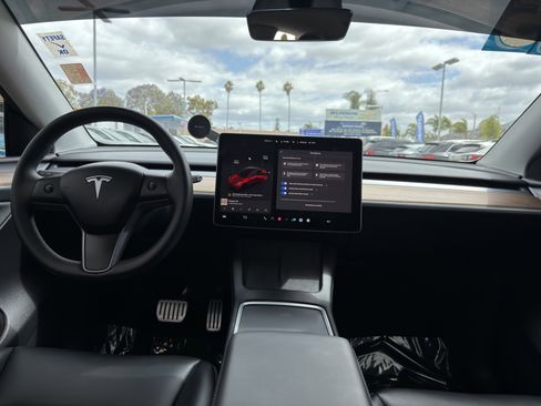 Used 2025 Tesla Model Y Performance AWD/4WD image 21