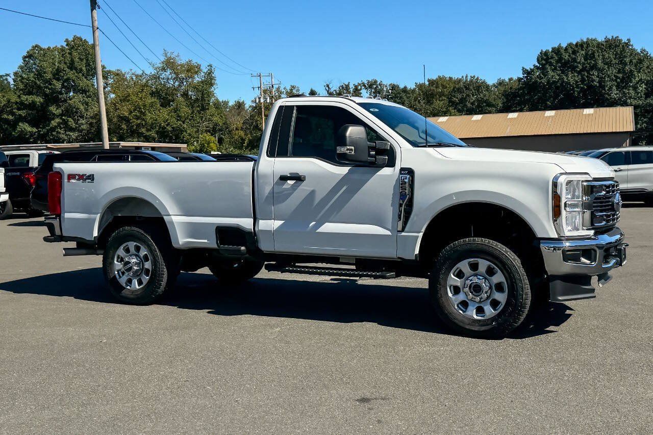 Used 2024 Ford F250 XLT w/ FX4 Off-Road Package AWD/4WD image 2