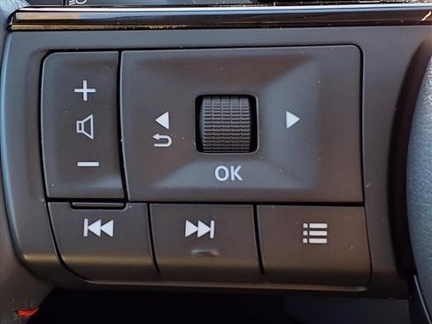 Used 2025 Nissan Kicks SR image 22