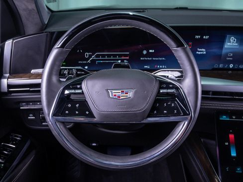 Used 2025 Cadillac Escalade Sport Platinum w/ LPO, Floor Liner Package AWD/4WD image 16