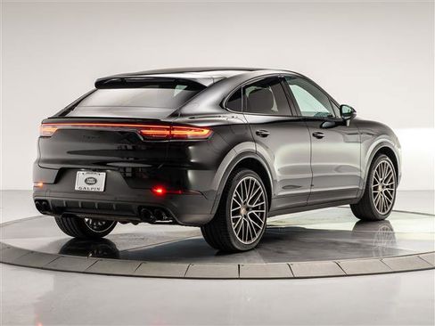 Used 2023 Porsche Cayenne Platinum Edition image 5