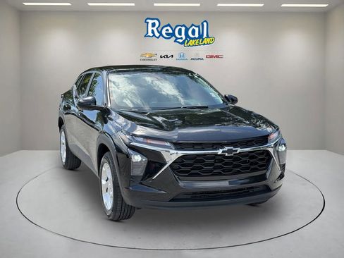 Used 2024 Chevrolet Trax LS w/ LS Convenience Package FWD image 1