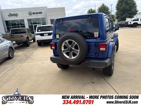 Used 2018 Jeep Wrangler Unlimited Sahara AWD/4WD image 9