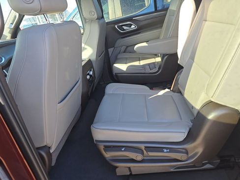 Used 2023 GMC Yukon SLT w/ Max Trailering Package AWD/4WD image 4