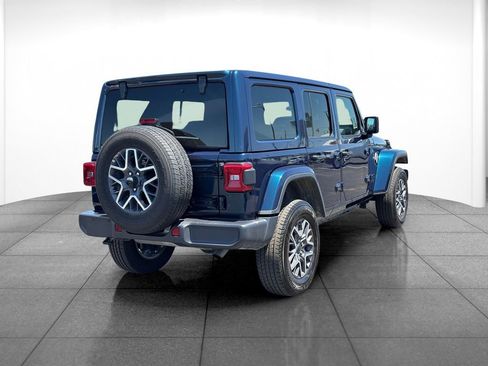 Used 2025 Jeep Wrangler Unlimited Sahara AWD/4WD image 7