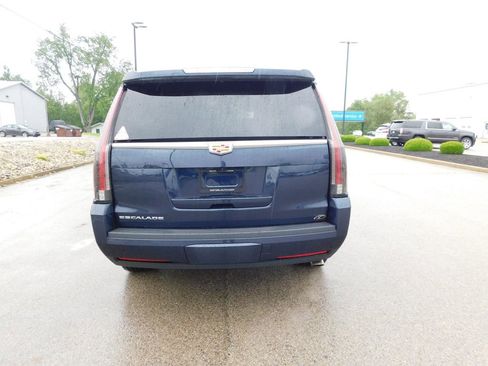 Used 2020 Cadillac Escalade Luxury w/ LPO, Radiant Package AWD/4WD image 4