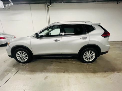 Used 2017 Nissan Rogue SV image 5