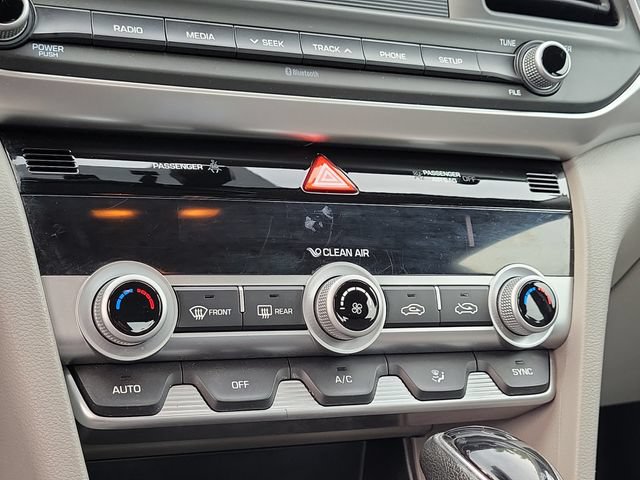 Used 2020 Hyundai Elantra SE FWD image 23