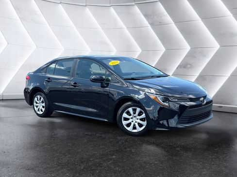 Used 2023 Toyota Corolla LE FWD image 1