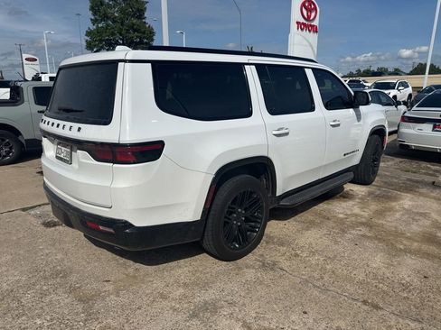 Used 2022 Jeep Wagoneer Series III RWD image 4