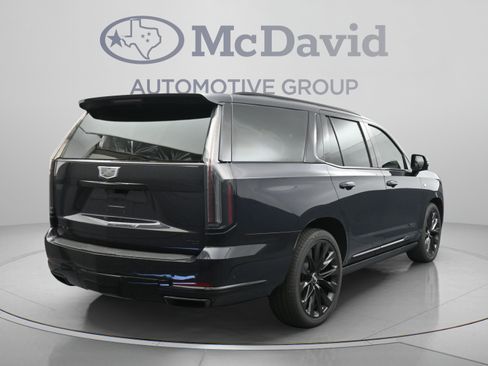 Used 2026 Cadillac Escalade Platinum Sport w/ LPO, ONYX Package AWD/4WD image 8