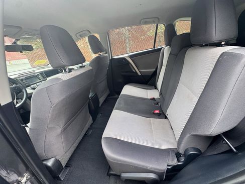 Used 2015 Toyota RAV4 LE image 9