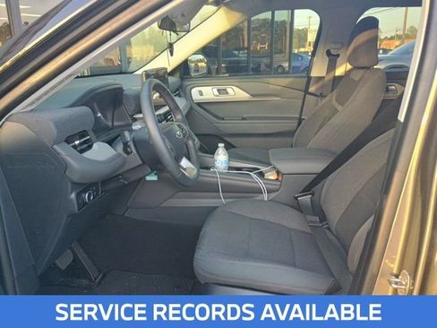 Used 2025 Ford Explorer Active RWD image 5