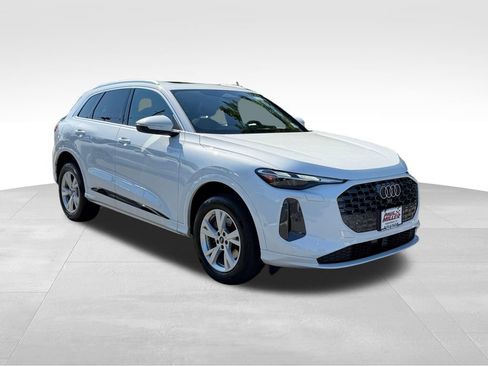 Used 2025 Audi Q5 Premium w/ Convenience Package AWD/4WD image 3
