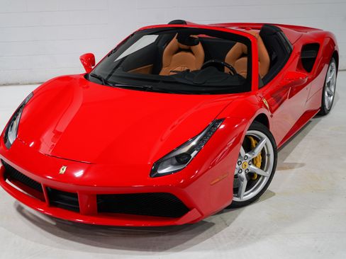 Used 2017 Ferrari 488 Spider RWD image 33