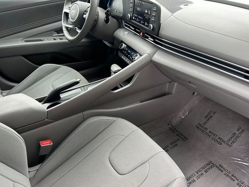 Certified 2025 Hyundai Elantra Sport image 18