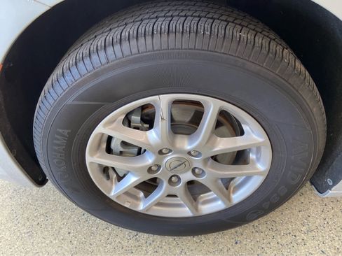 Used 2024 Chrysler Pacifica Touring-L FWD image 13