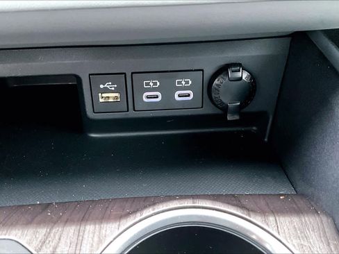 Used 2024 Toyota Highlander Limited image 33