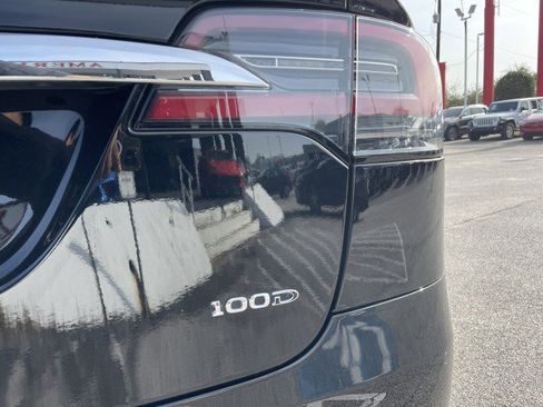 Used 2018 Tesla Model X 100D image 15