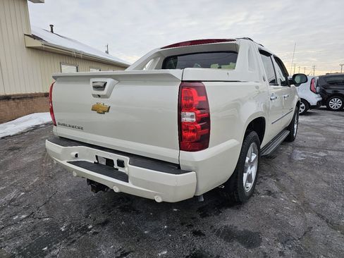 Used 2013 Chevrolet Avalanche LTZ image 26