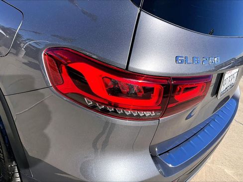 Used 2022 Mercedes-Benz GLB 250 image 22