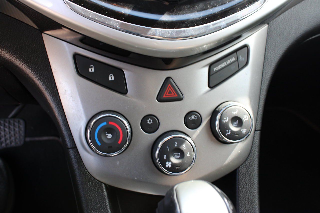 Used 2018 Chevrolet Sonic Premier FWD image 15