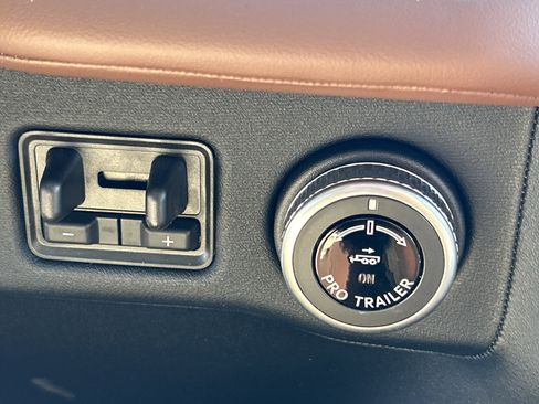 New 2026 Lincoln Navigator Reserve AWD/4WD image 28