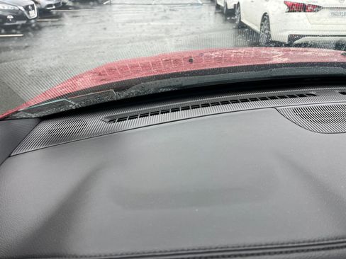 Used 2025 Jeep Compass Limited image 35