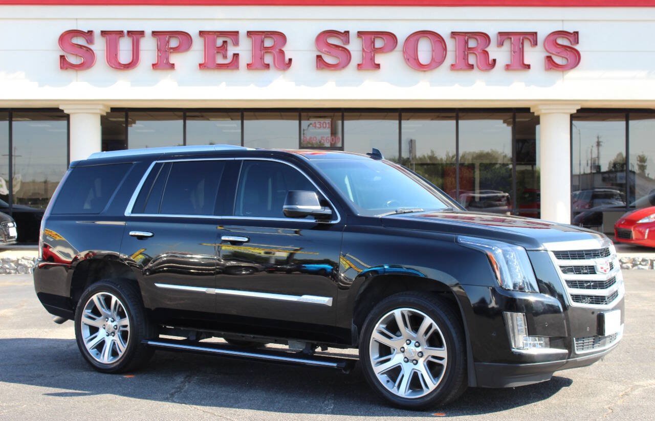 Used 2017 Cadillac Escalade Premium Luxury RWD image 1