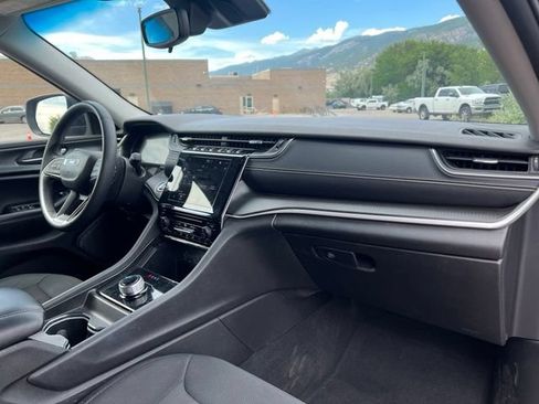 Used 2023 Jeep Grand Cherokee Laredo AWD/4WD image 20