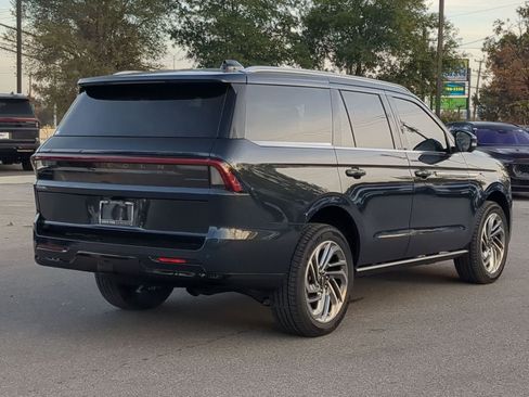 New 2025 Lincoln Navigator Reserve image 3