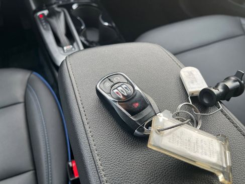 Used 2025 Buick Envista Sport Touring image 22