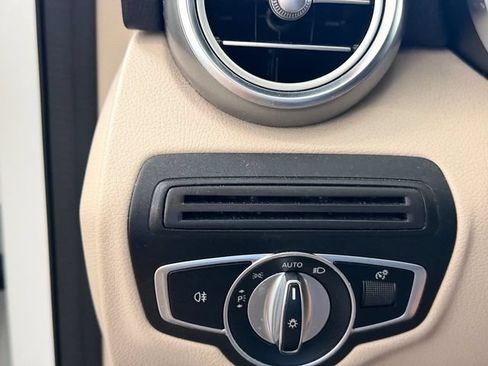 Used 2019 Mercedes-Benz GLC 300 image 25