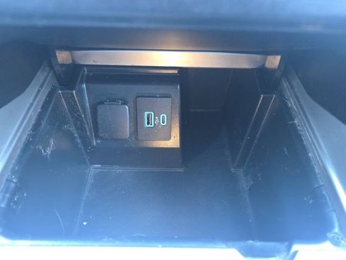 Used 2020 Ford Explorer XLT image 24