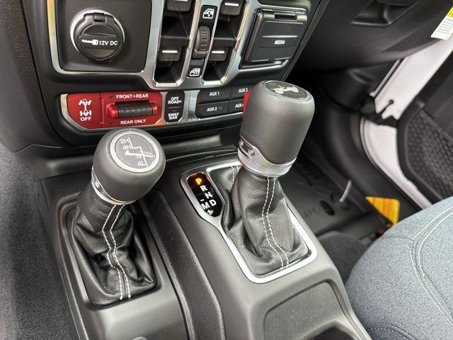 New 2026 Jeep Wrangler Unlimited Rubicon w/ Rockslide Package AWD/4WD image 30