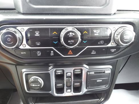 Used 2021 Jeep Wrangler Unlimited Sahara image 16