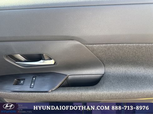 Used 2025 Nissan Kicks SV w/ SV Premium Package FWD image 17