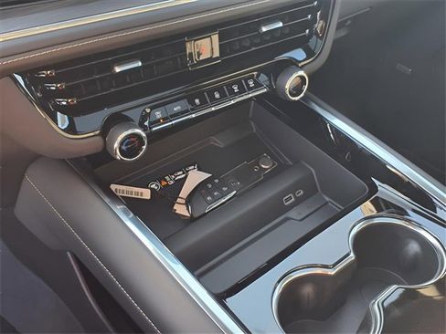 New 2026 Chevrolet Suburban Premier image 9