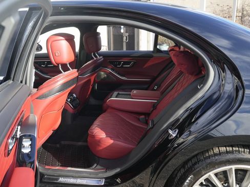 Used 2022 Mercedes-Benz S 580 4MATIC Sedan w/ AMG Line Package image 29