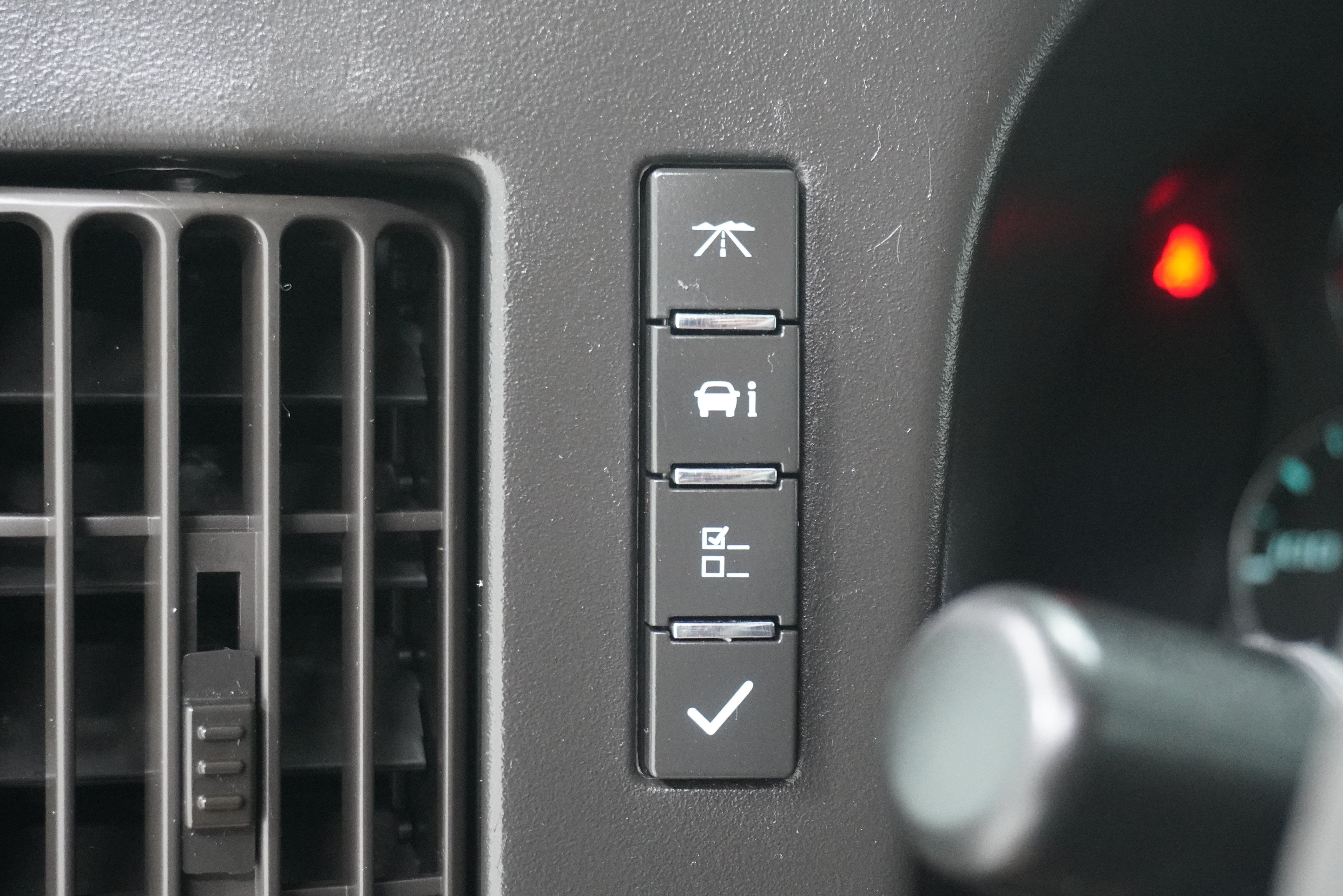 Used 2017 Chevrolet Express 2500 LT w/ LT Preferred Equipment Group RWD image 18
