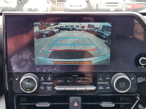 Used 2023 Toyota Highlander XLE FWD image 13