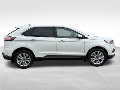 Certified 2024 Ford Edge Titanium image 9