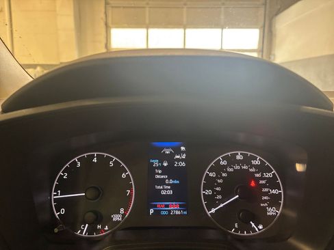 Used 2025 Toyota Corolla LE image 39