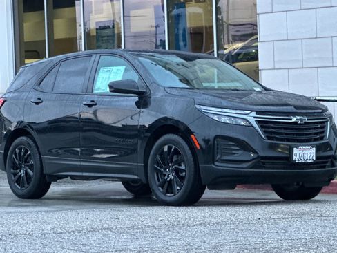 Used 2024 Chevrolet Equinox LS w/ LS Convenience Package image 2