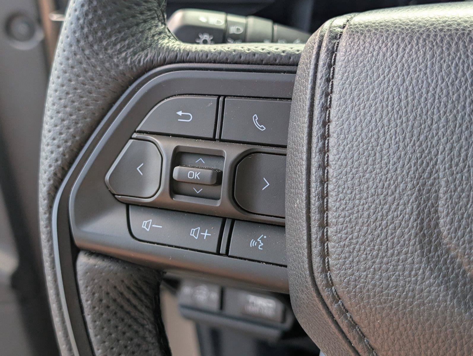 Used 2025 Toyota Tacoma TRD Pro AWD/4WD image 32