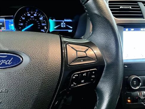 Used 2019 Ford Explorer XLT w/ Equipment Group 202A AWD/4WD image 18
