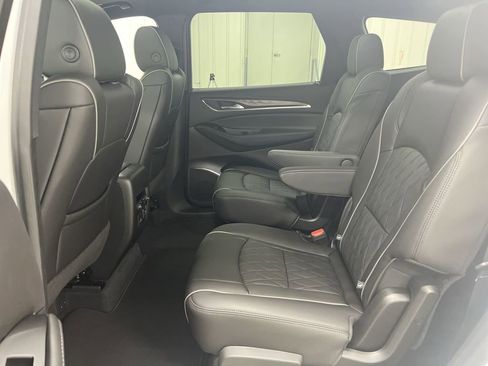 Used 2023 Buick Enclave Avenir image 24